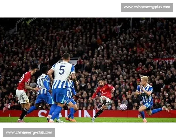 内维尔力挺双核:姆伯莫库尼亚助曼联冲前六 内维尔力挺双核:姆伯莫库尼亚助曼联冲前六